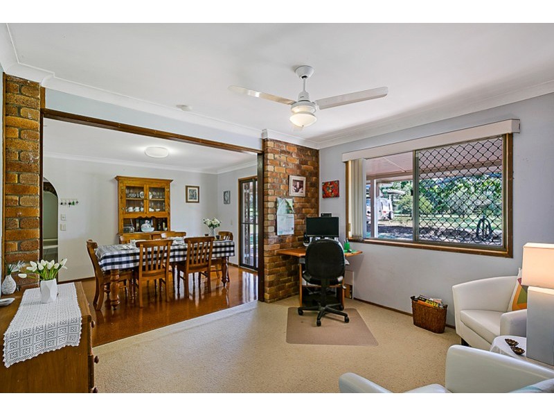 15 Kensington Drive, Withcott QLD 4352