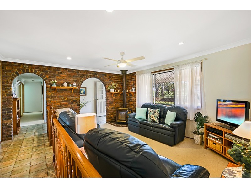 15 Kensington Drive, Withcott QLD 4352