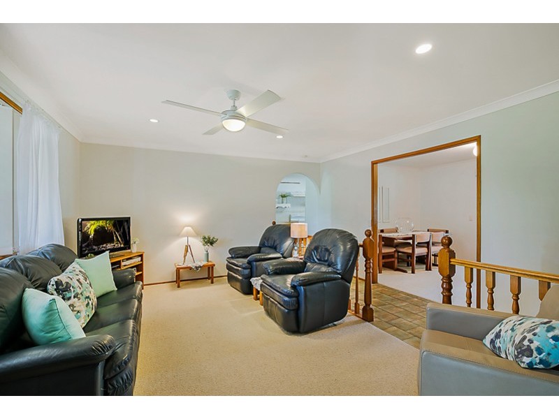 15 Kensington Drive, Withcott QLD 4352