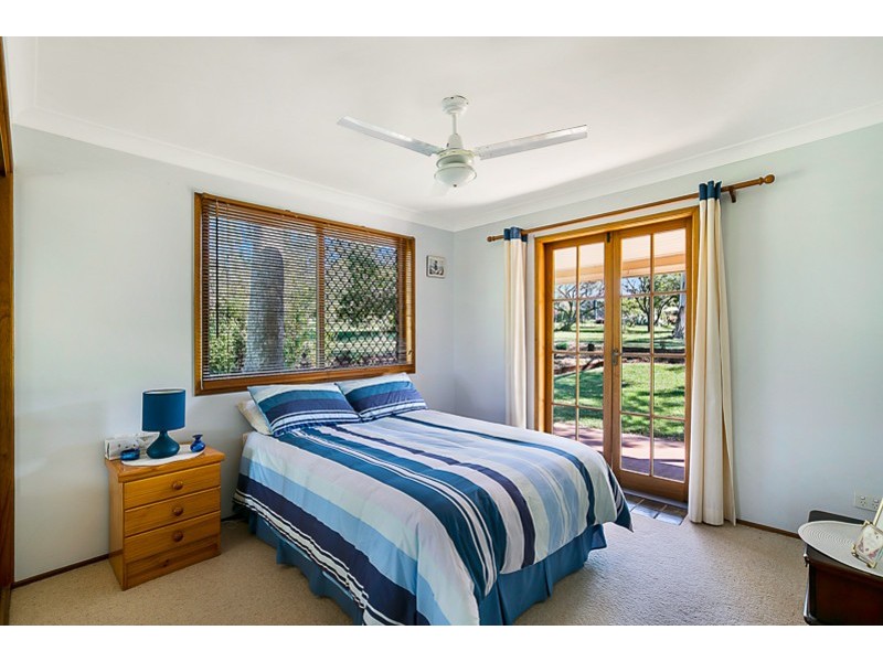 15 Kensington Drive, Withcott QLD 4352
