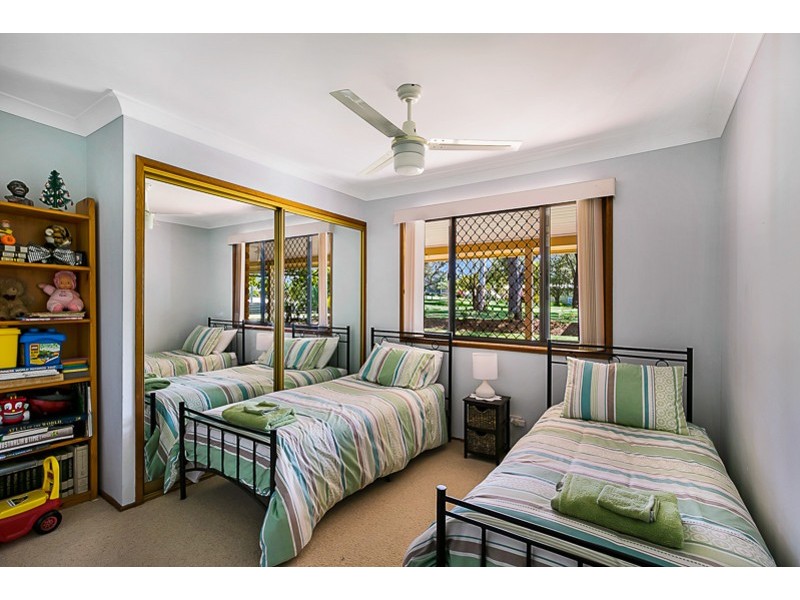 15 Kensington Drive, Withcott QLD 4352
