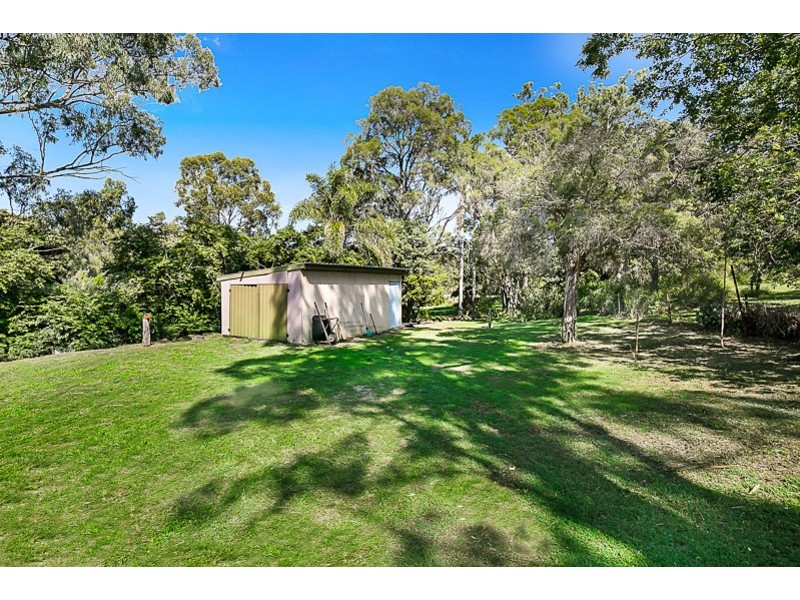15 Kensington Drive, Withcott QLD 4352
