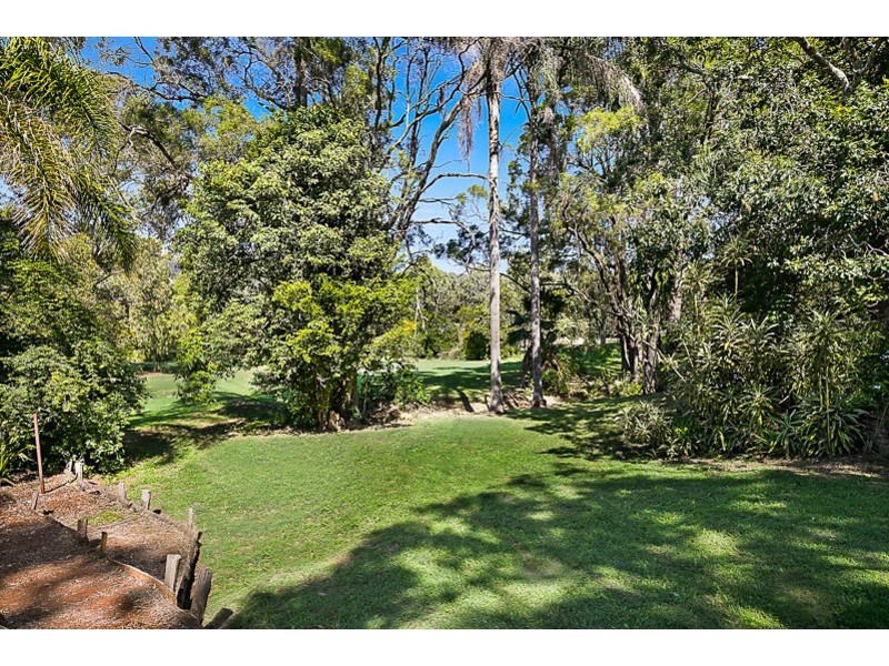 15 Kensington Drive, Withcott QLD 4352