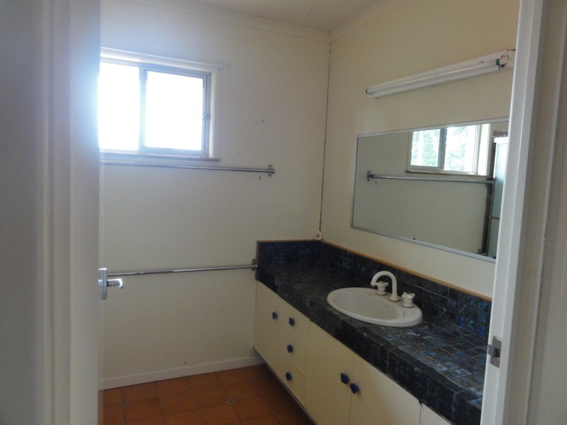 1 Mary Street, Mount Lofty QLD 4350
