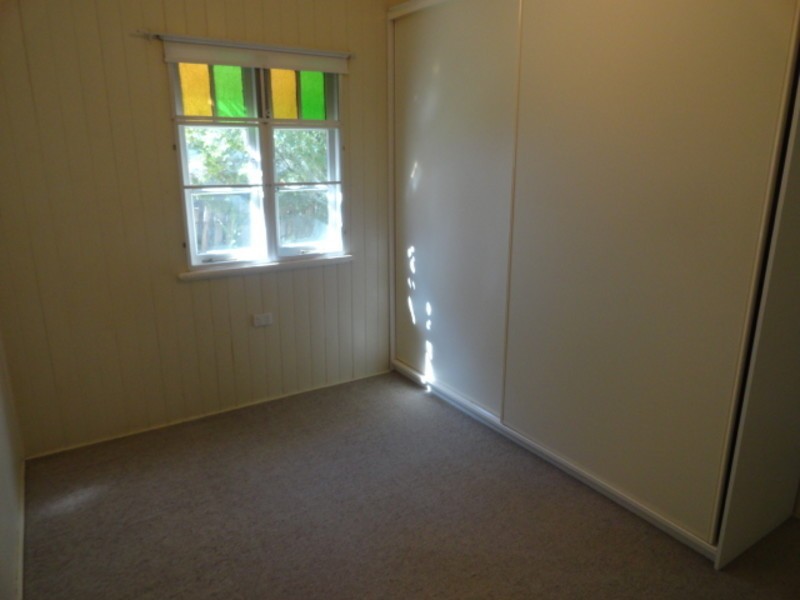 11 Barry Street, Mount Lofty QLD 4350