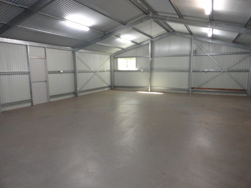 11 Barry Street, Mount Lofty QLD 4350