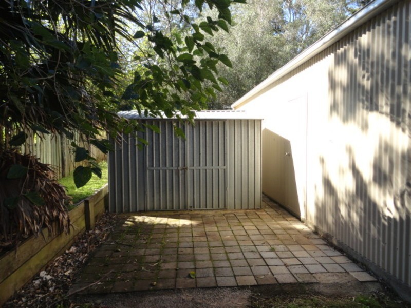 11 Barry Street, Mount Lofty QLD 4350