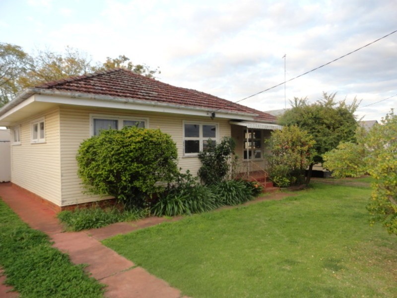 15 Bristol Street, Newtown QLD 4350