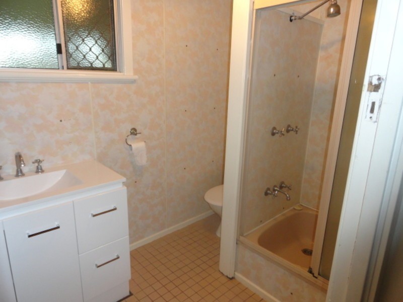 15 Bristol Street, Newtown QLD 4350