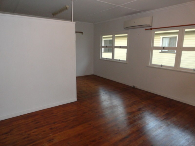 15 Bristol Street, Newtown QLD 4350