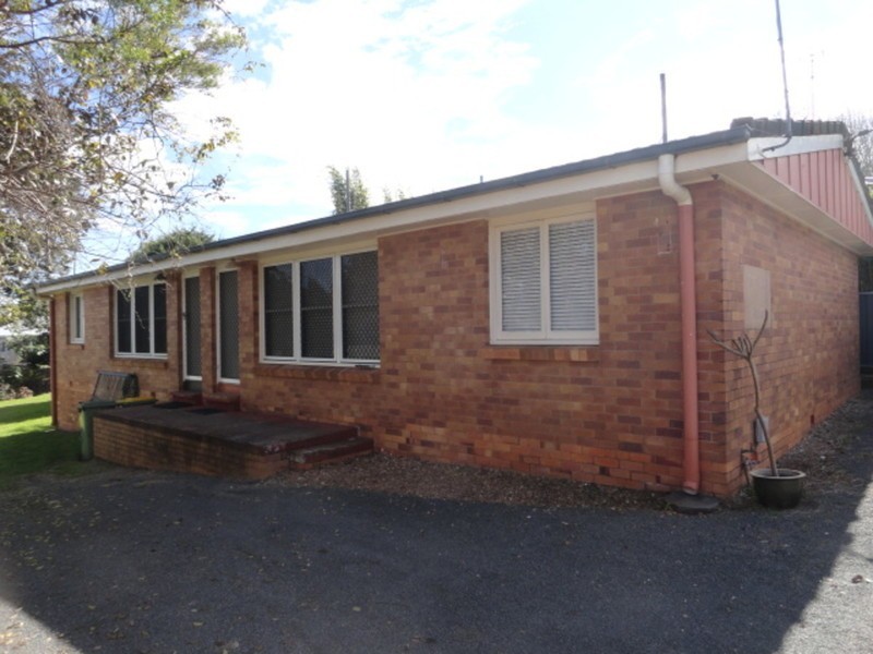 2/5 Glendower Street, Mount Lofty QLD 4350