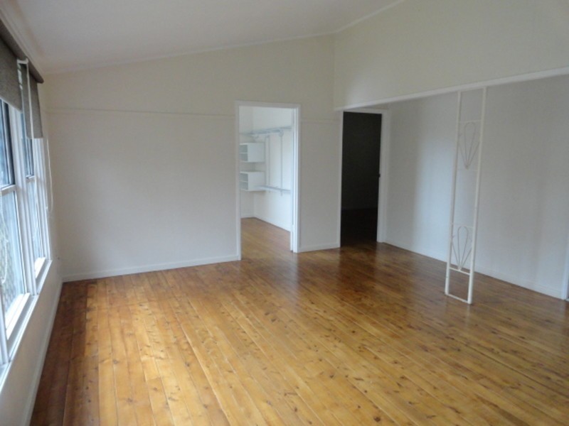 2/5 Glendower Street, Mount Lofty QLD 4350