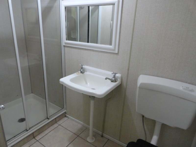 2/5 Glendower Street, Mount Lofty QLD 4350