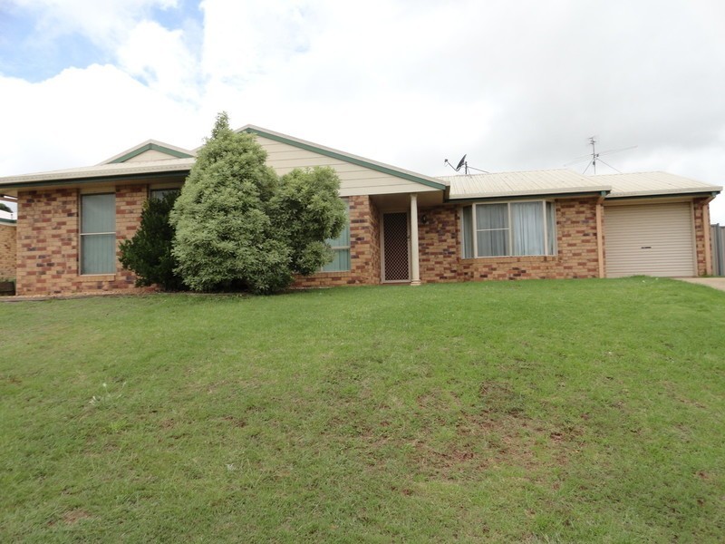 8 Blueberry Ash Court, Glenvale QLD 4350