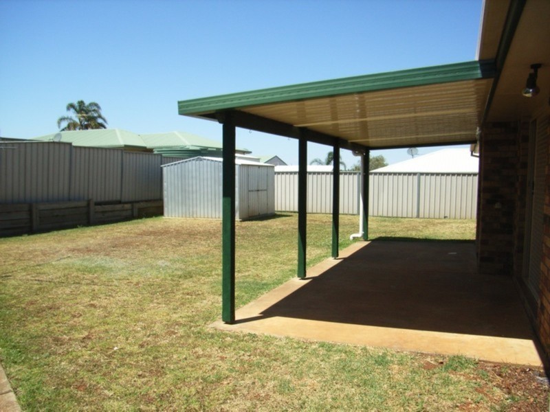 8 Blueberry Ash Court, Glenvale QLD 4350