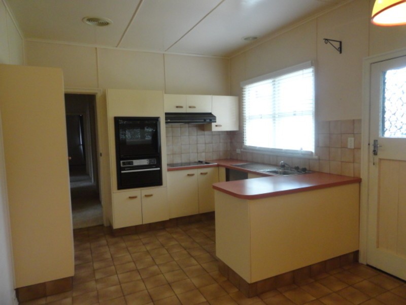 2 Henderson Street, Newtown QLD 4350