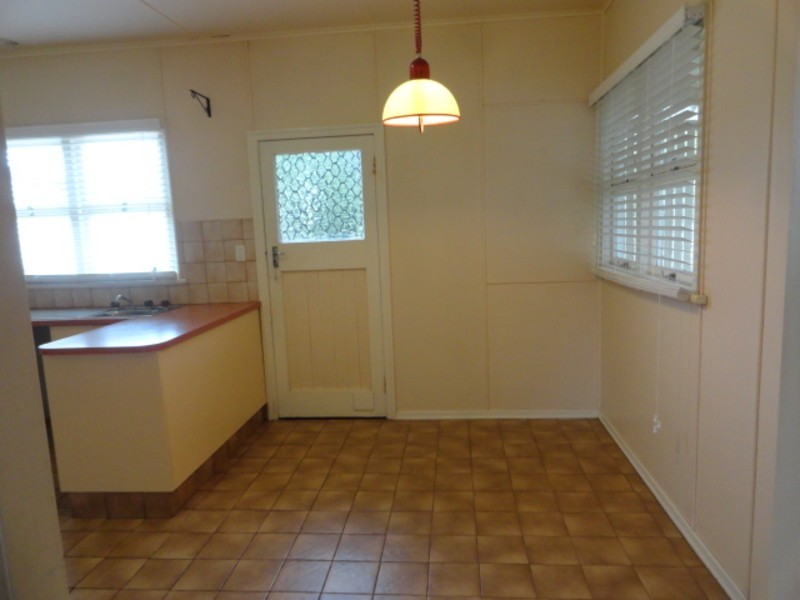 2 Henderson Street, Newtown QLD 4350