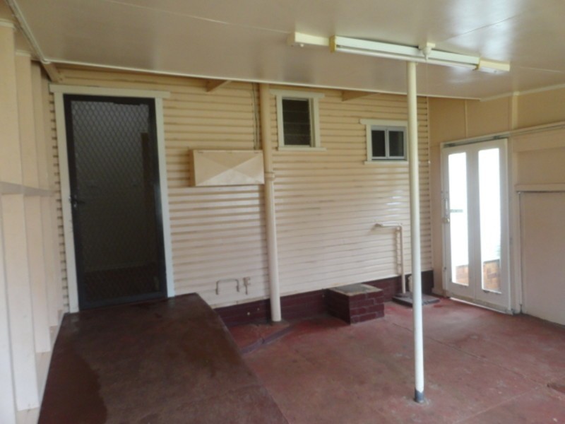2 Henderson Street, Newtown QLD 4350