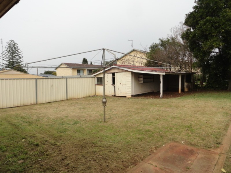 2 Henderson Street, Newtown QLD 4350