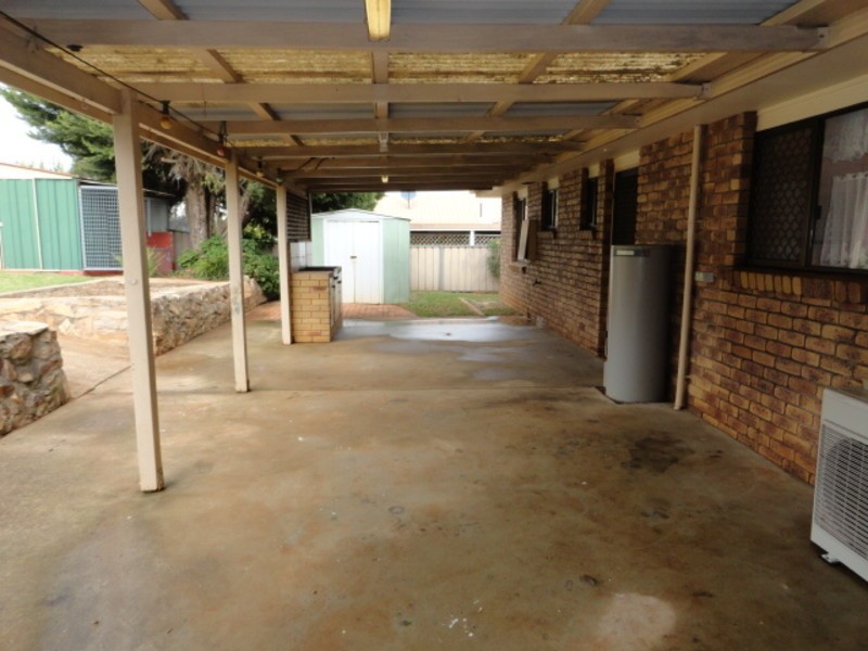 18 Kurrajong Street, Newtown QLD 4350