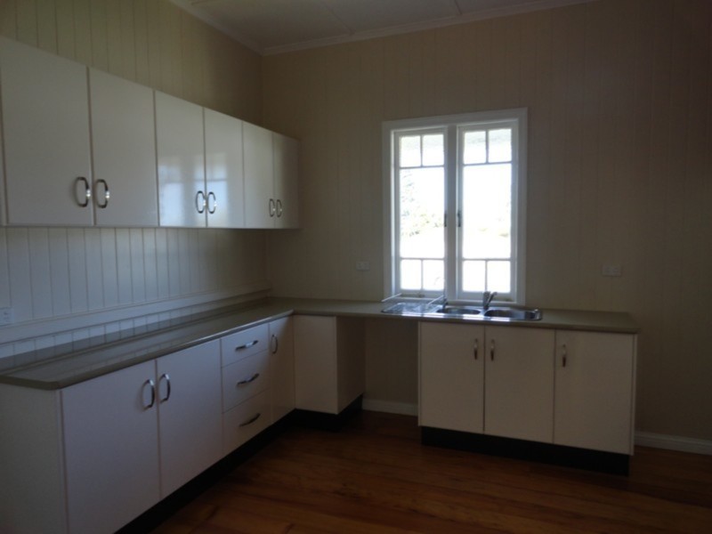 41 Mary Street, Mount Lofty QLD 4350