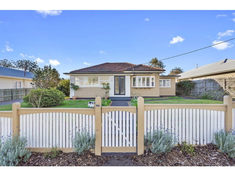 15 Bridge Street, Mount Lofty QLD 4350