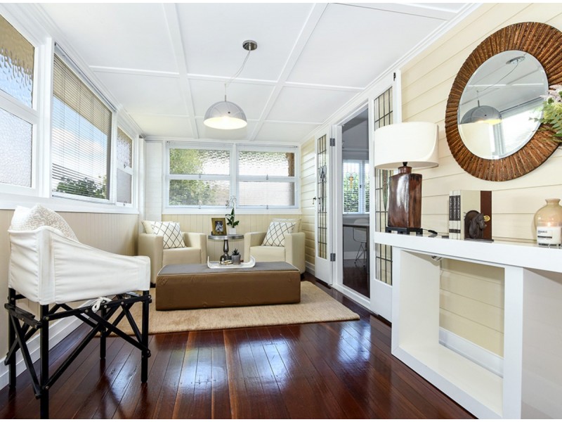 15 Bridge Street, Mount Lofty QLD 4350