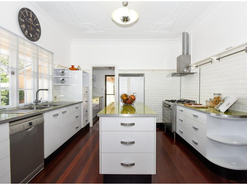 15 Bridge Street, Mount Lofty QLD 4350