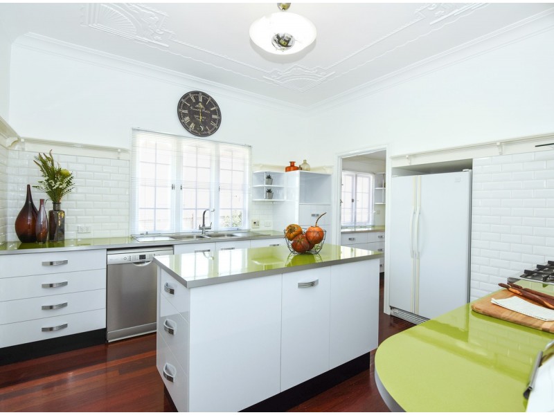 15 Bridge Street, Mount Lofty QLD 4350