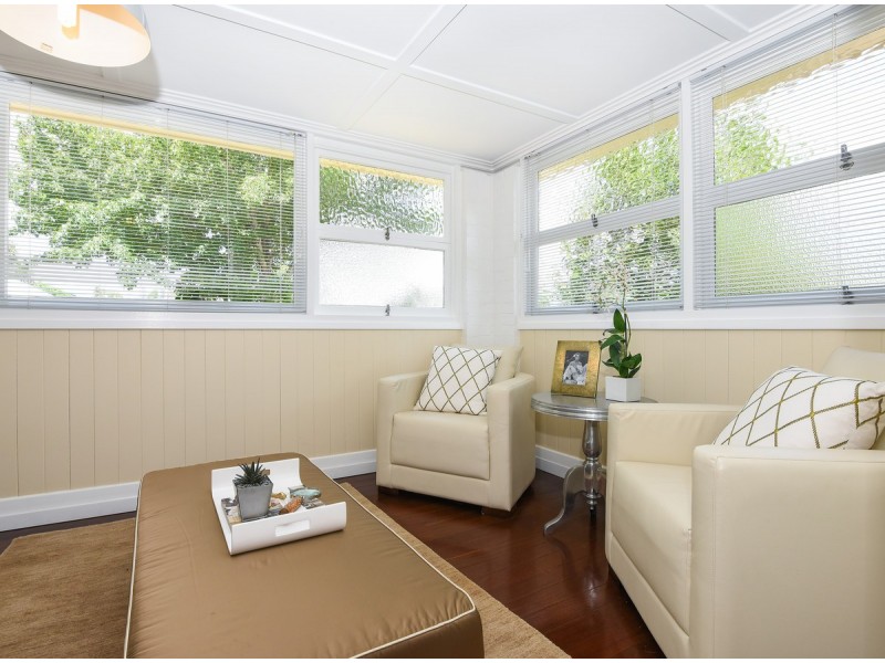 15 Bridge Street, Mount Lofty QLD 4350
