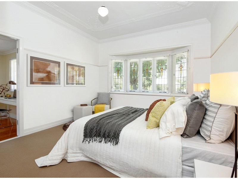 15 Bridge Street, Mount Lofty QLD 4350