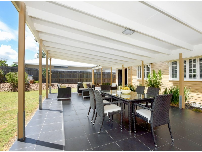 15 Bridge Street, Mount Lofty QLD 4350