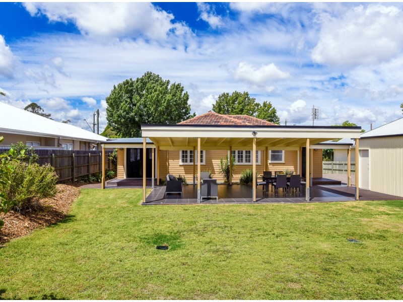 15 Bridge Street, Mount Lofty QLD 4350