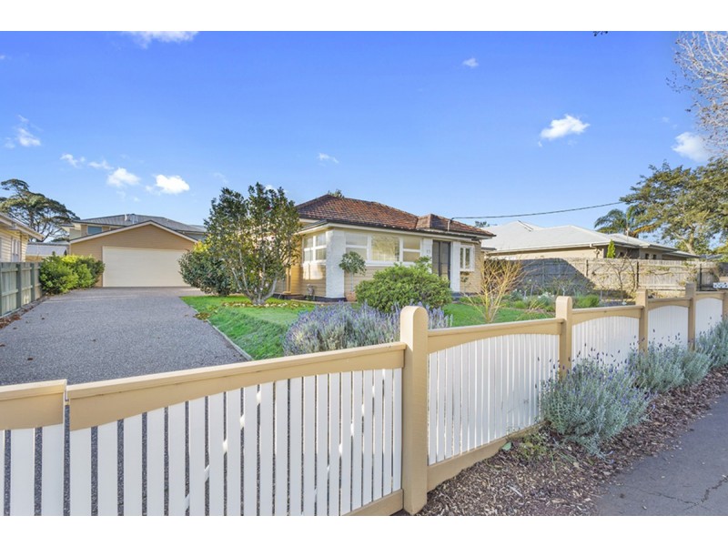 15 Bridge Street, Mount Lofty QLD 4350