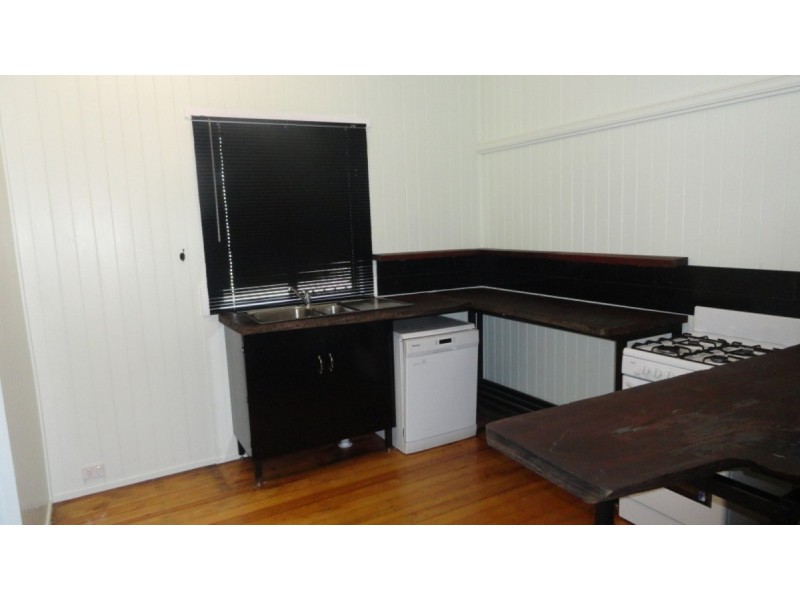 125 West Street, Newtown QLD 4350