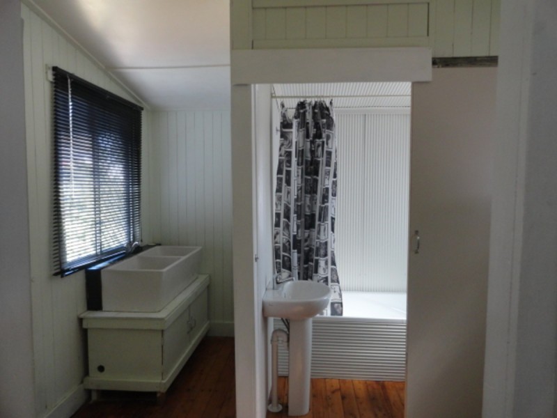 125 West Street, Newtown QLD 4350