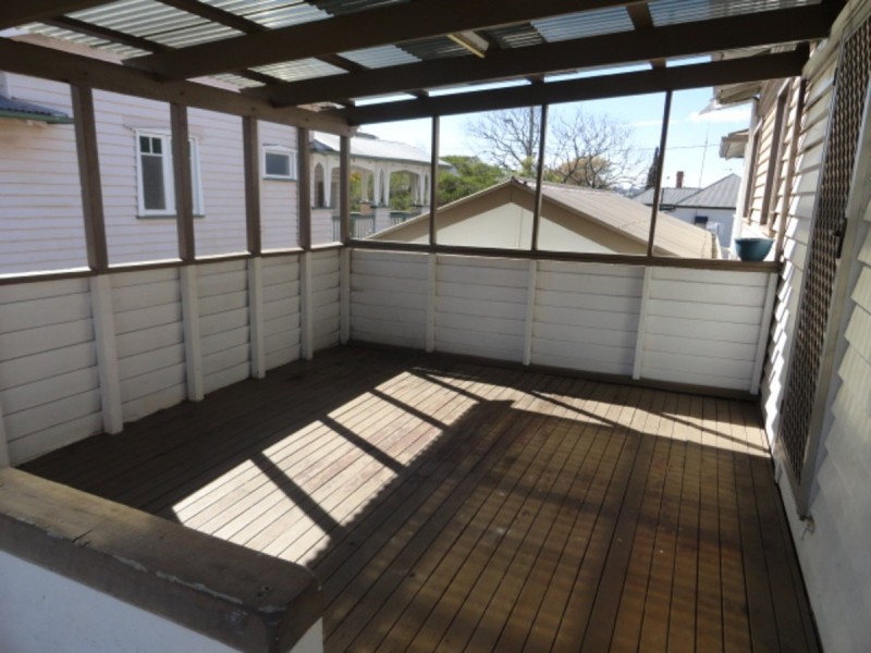 125 West Street, Newtown QLD 4350