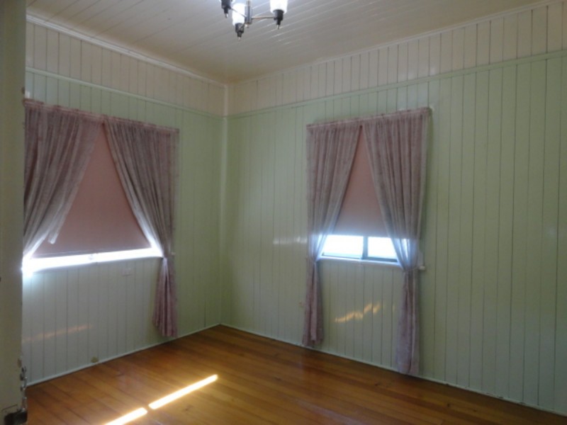 144 Russell Street, Newtown QLD 4350