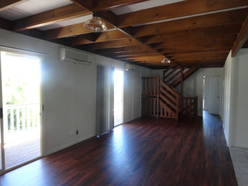 6 Mackenzie Street, Mount Lofty QLD 4350