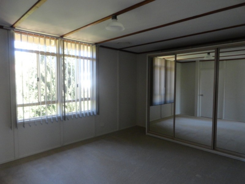 6 Mackenzie Street, Mount Lofty QLD 4350