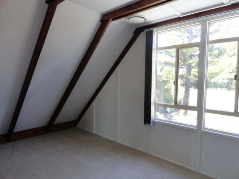 6 Mackenzie Street, Mount Lofty QLD 4350