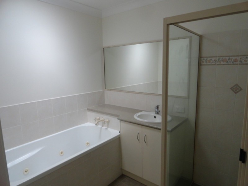 4/22A Spencer Street, Harristown QLD 4350