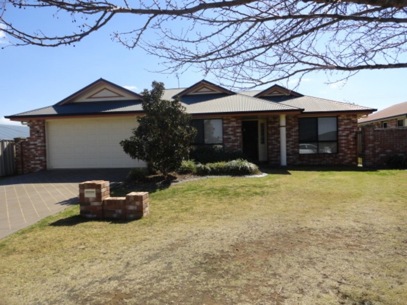 7 Patron Crescent, Glenvale QLD 4350