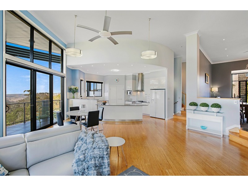 7 St Ives Court, Mount Lofty QLD 4350