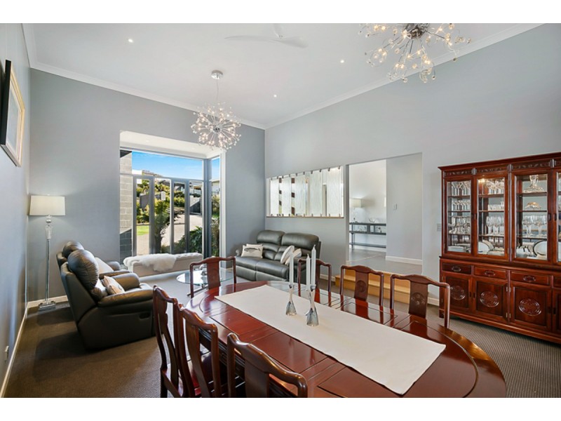 7 St Ives Court, Mount Lofty QLD 4350