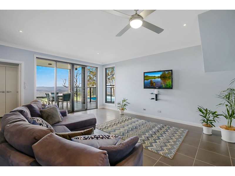 7 St Ives Court, Mount Lofty QLD 4350