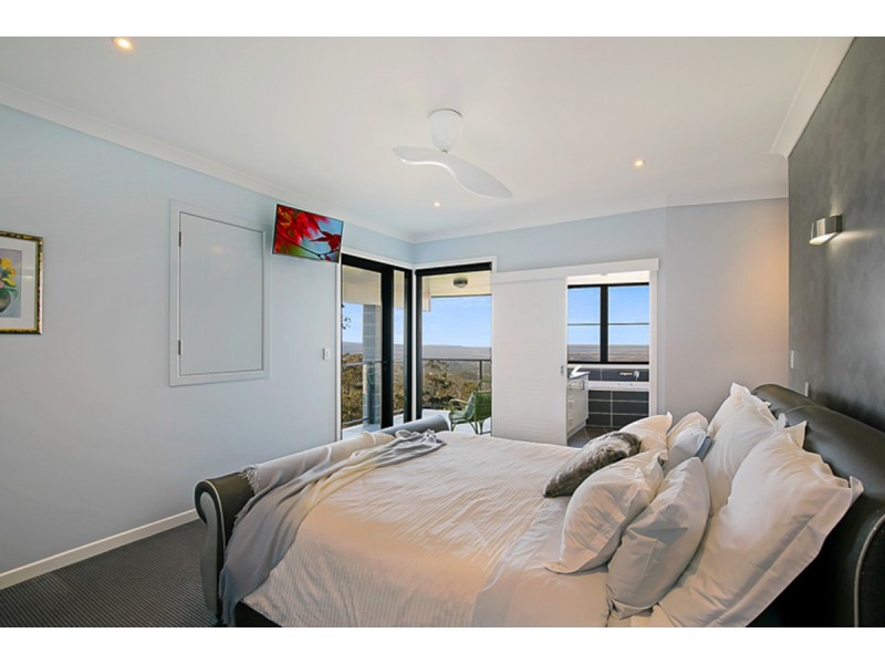 7 St Ives Court, Mount Lofty QLD 4350