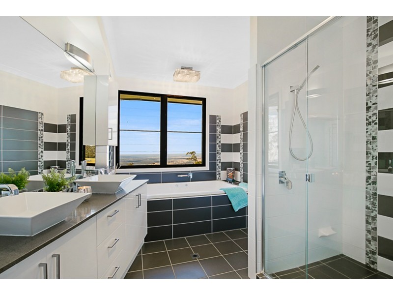 7 St Ives Court, Mount Lofty QLD 4350