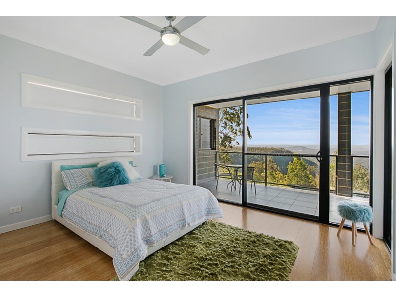 7 St Ives Court, Mount Lofty QLD 4350