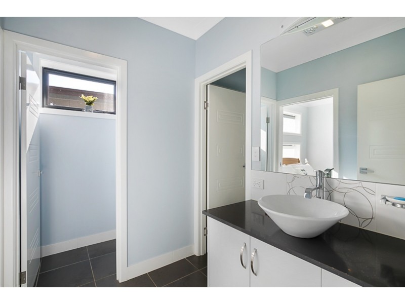 7 St Ives Court, Mount Lofty QLD 4350